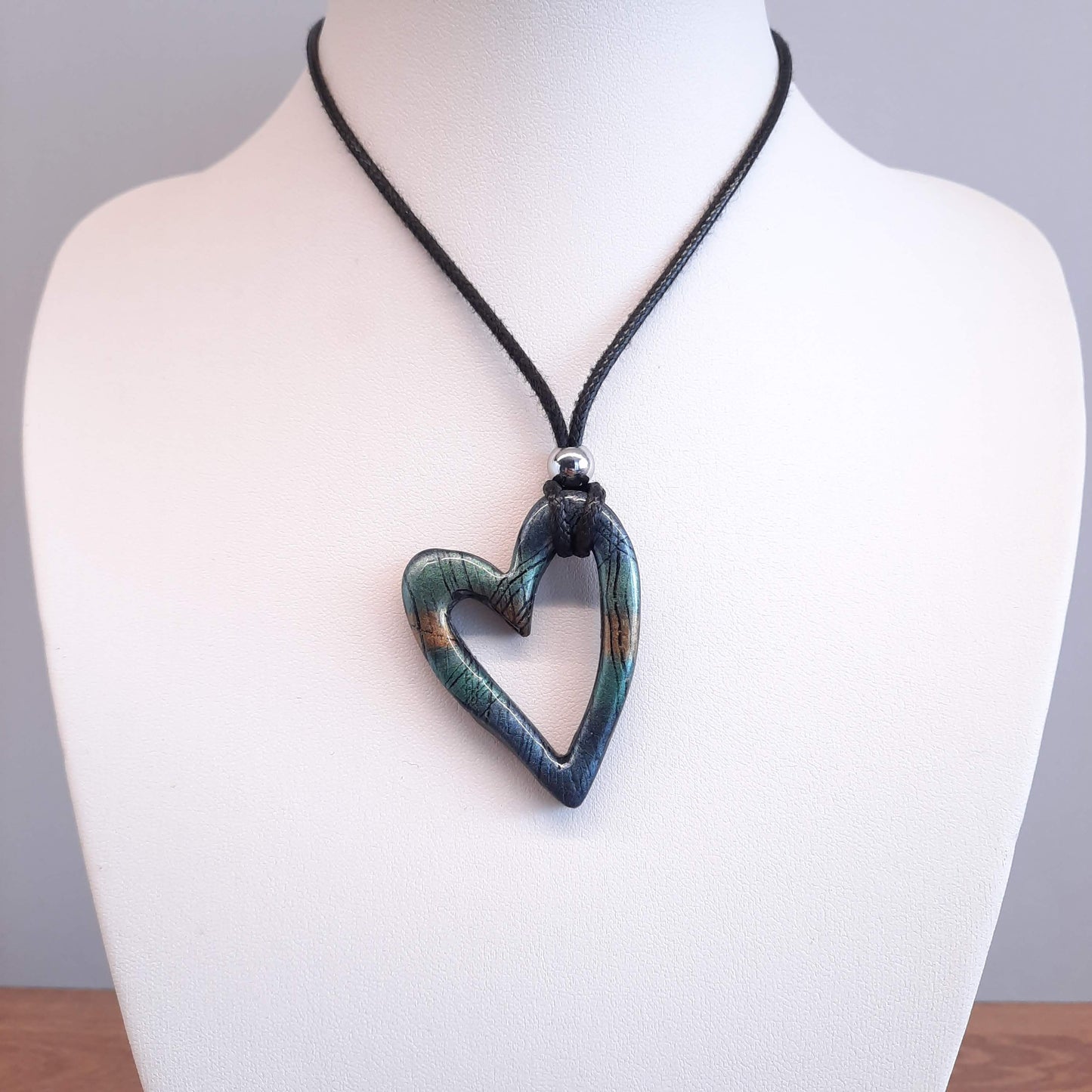 Colgante Corazón Hueco Mediano Labradorita Azul