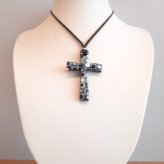 Colgante Cruz Negro Blanco