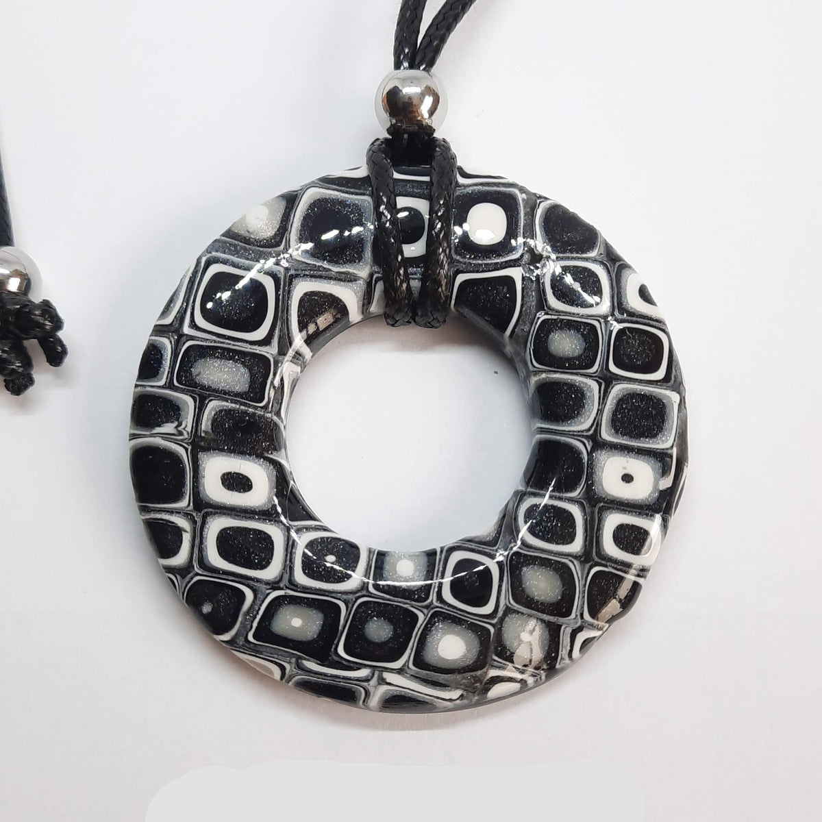 Colgante Donut Grande Negro Blanco