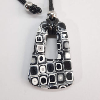 Colgante Trapecio Grande Negro Blanco