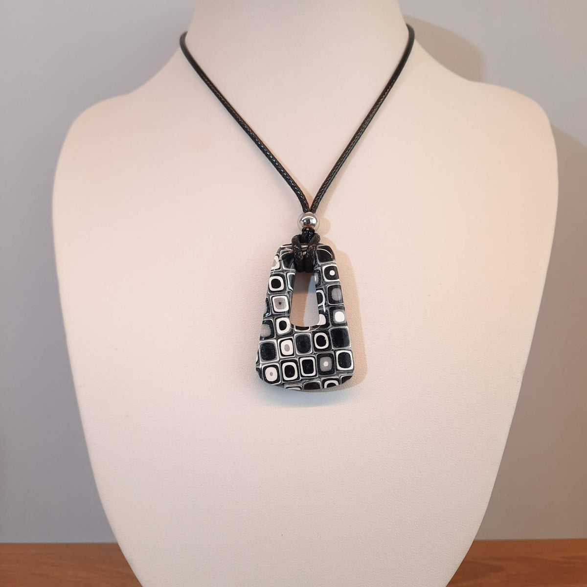 Colgante Trapecio Grande Negro Mosaico