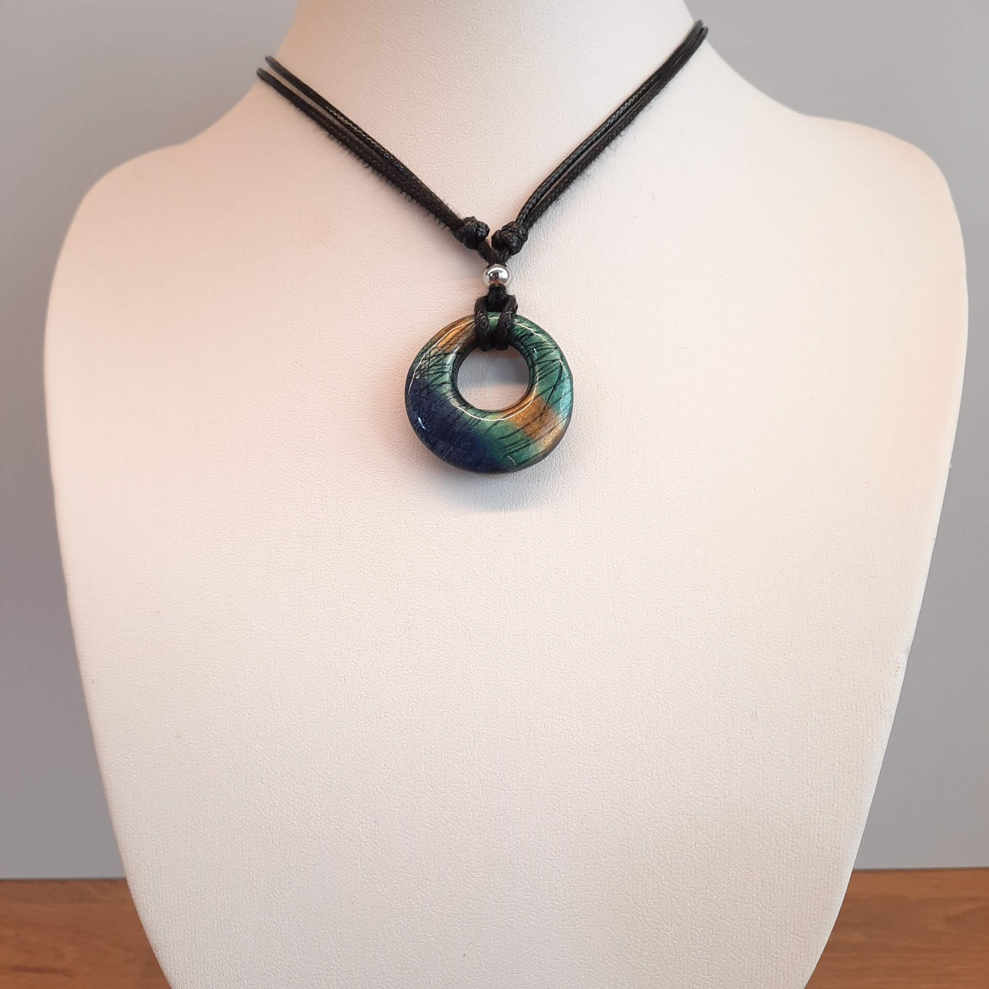 Gargantilla Con Colgante Círculo Labradorita Azul