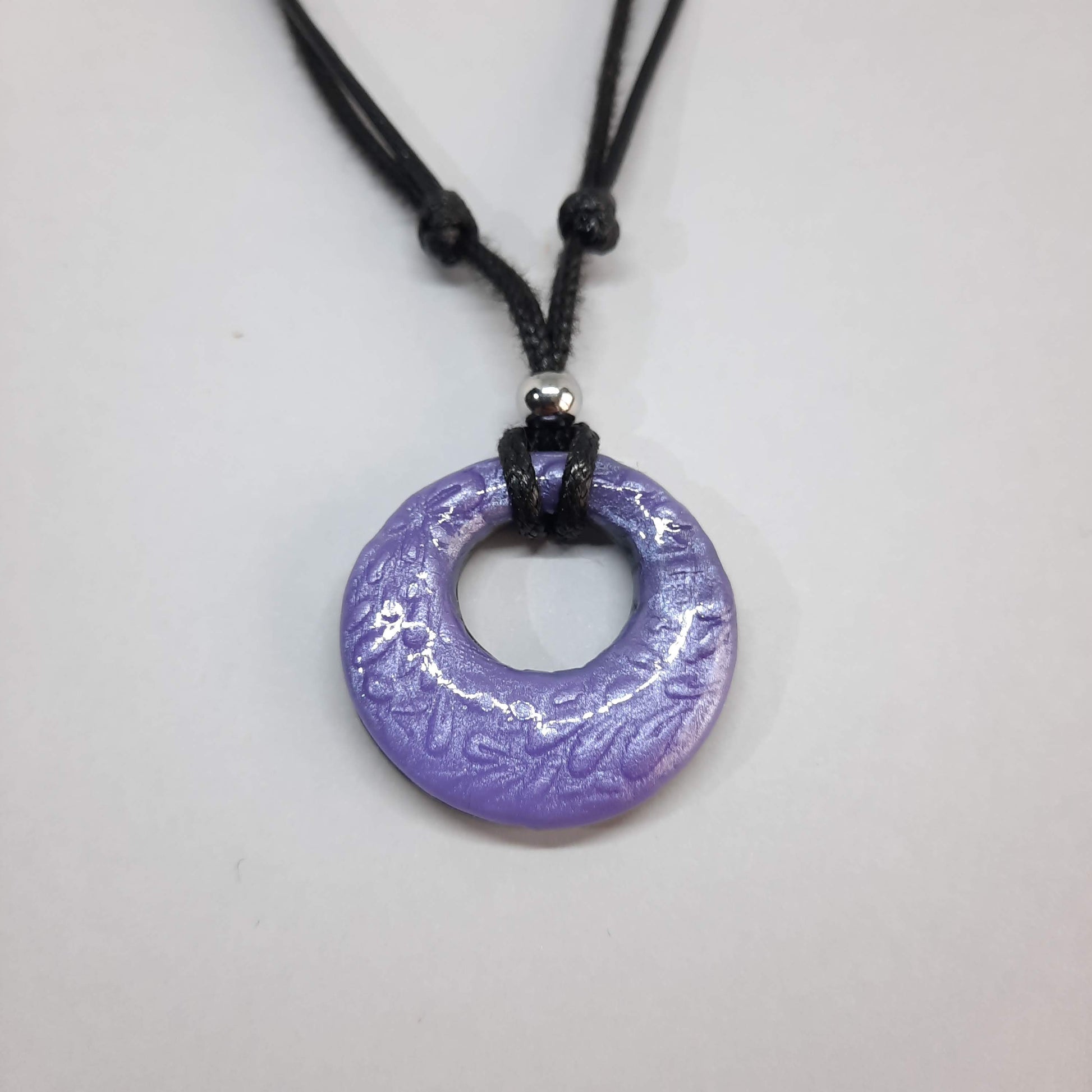 Gargantilla Con Colgante Círculo Lila