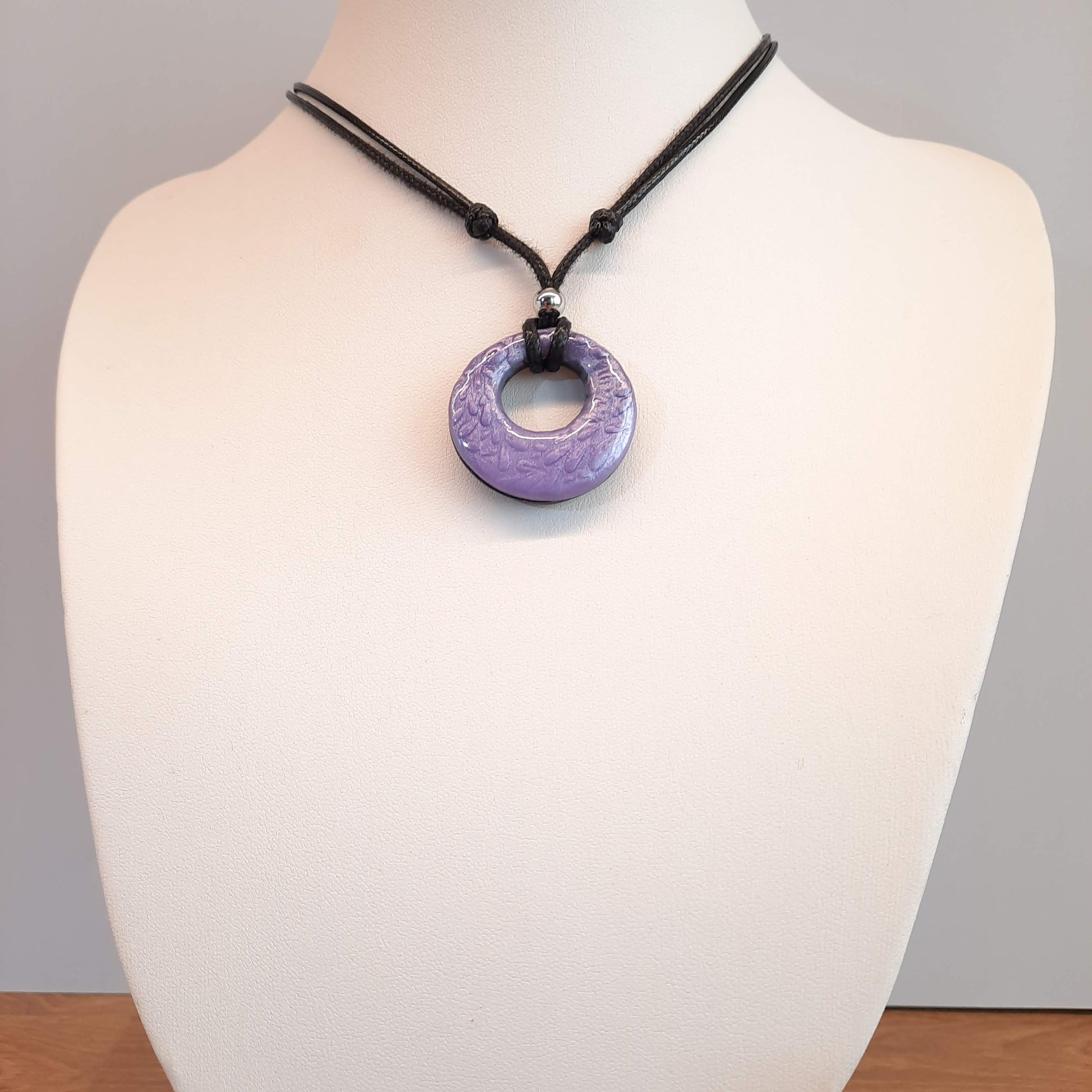 Gargantilla Con Colgante Círculo Lila