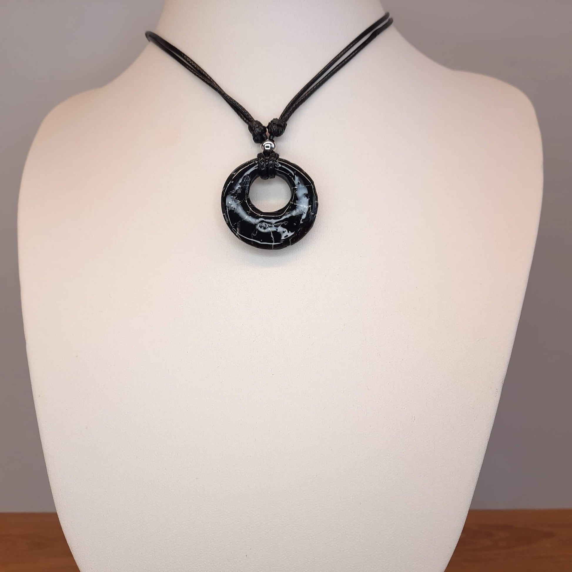 Gargantilla Con Colgante Círculo Negro Mármol