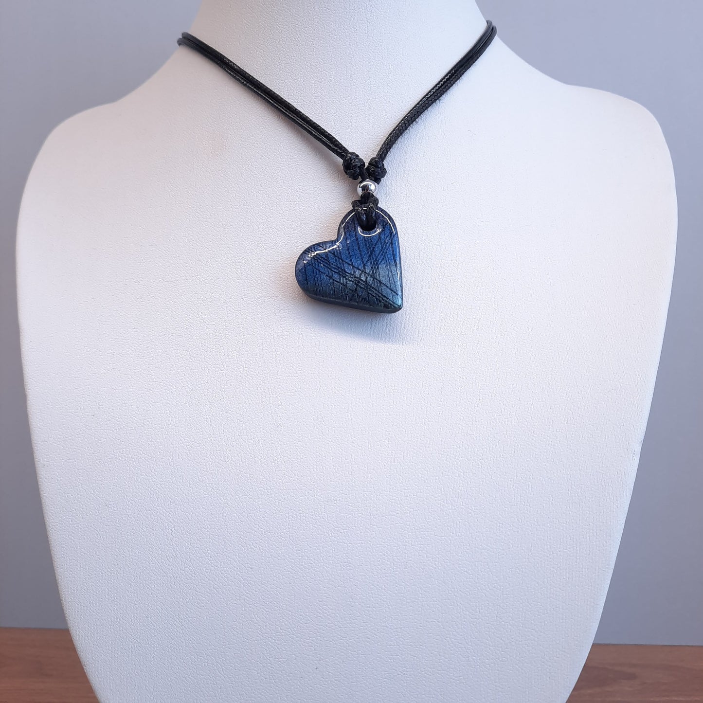 Gargantilla Con Colgante Corazón Clásico Labradorita Azul