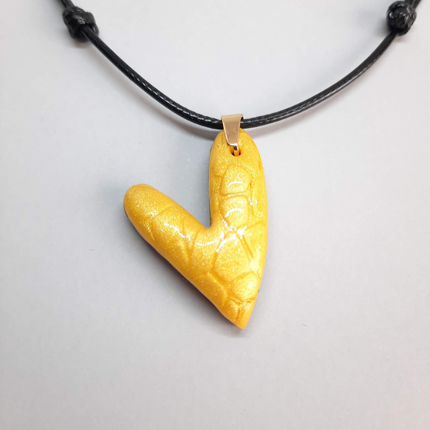 Gargantilla Con Colgante Corazón Delgado Amarillo