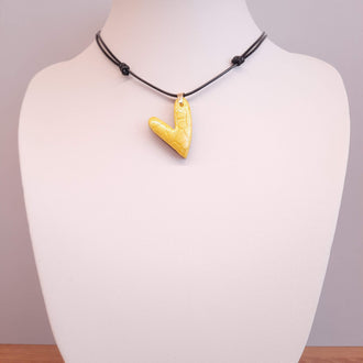 Gargantilla Con Colgante Corazón Delgado Amarillo