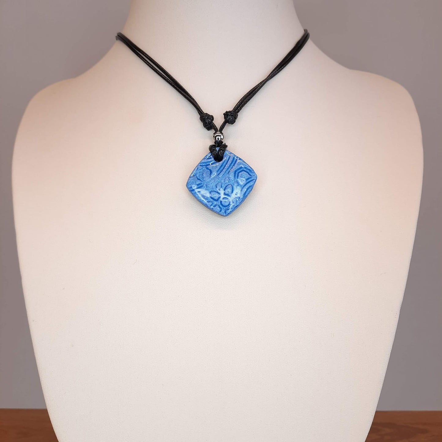 Gargantilla Con Colgante Cuadrado Azul