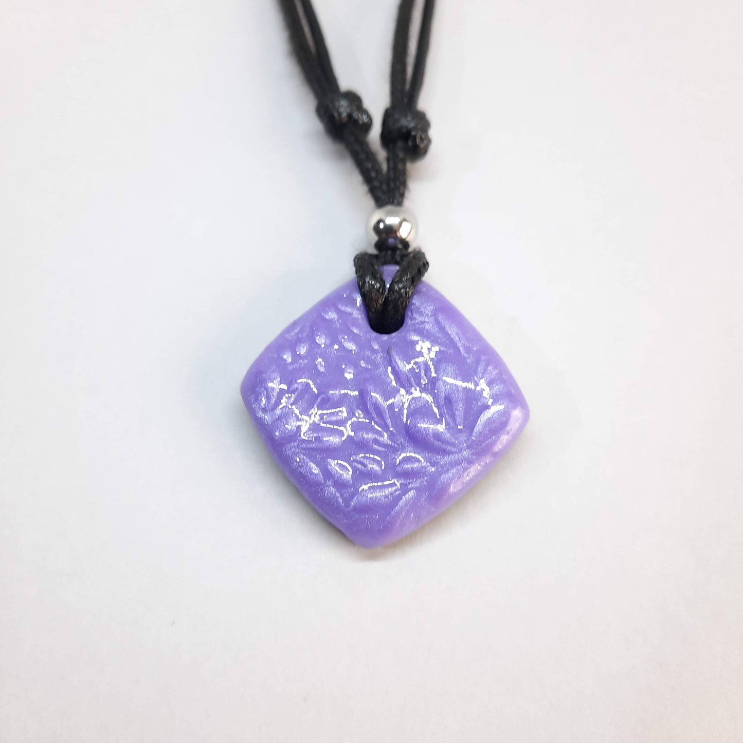 Gargantilla Con Colgante Cuadrado Lila