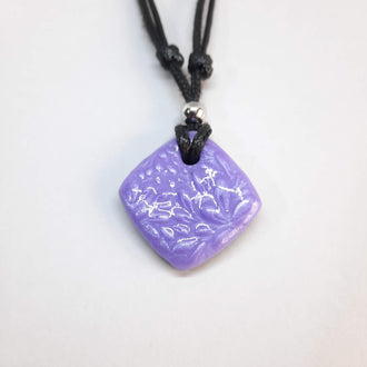 Gargantilla Con Colgante Cuadrado Lila
