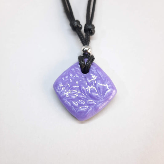 Gargantilla Con Colgante Cuadrado Lila