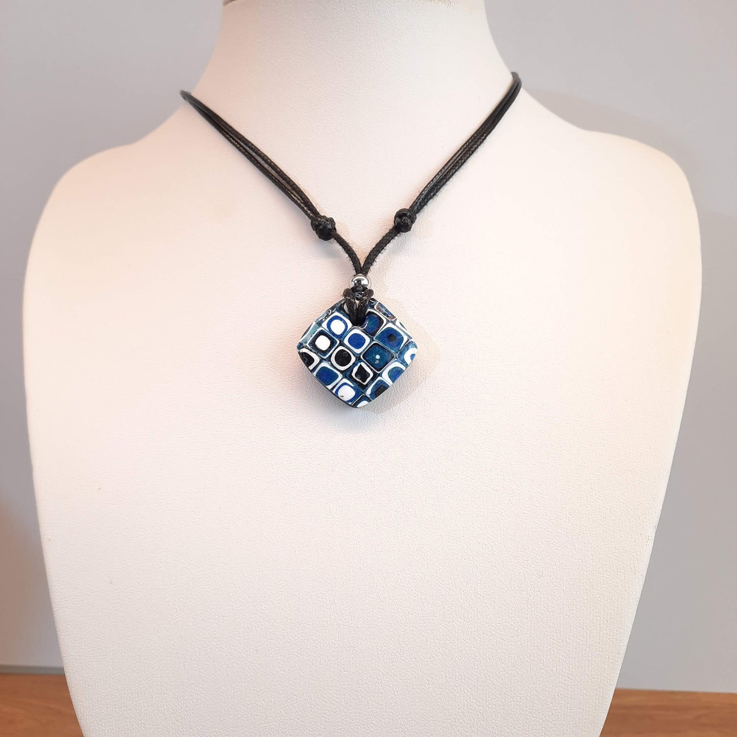 Gargantilla Con Colgante Cuadrado Pasión Azul