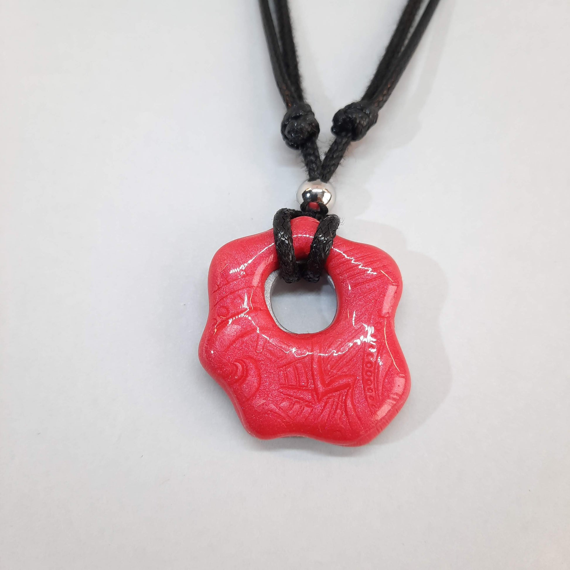 Gargantilla Con Colgante Nube Rojo