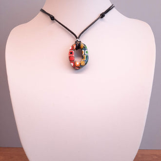 Gargantilla Con Colgante Ovalado Arcoíris