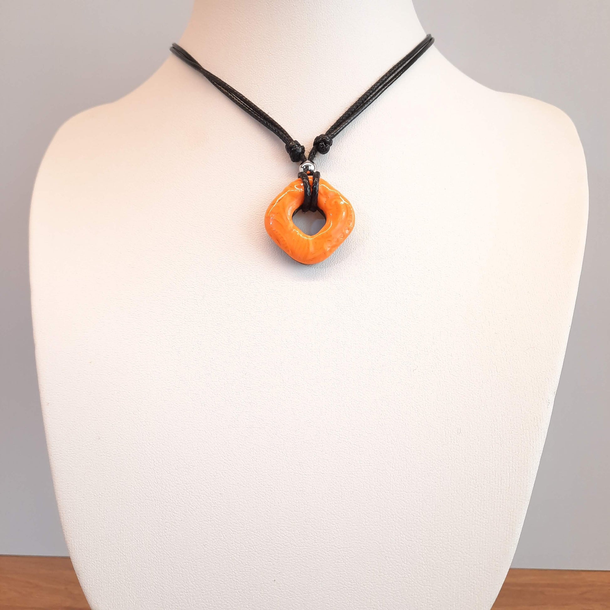 Gargantilla Con Colgante Valencia Naranja