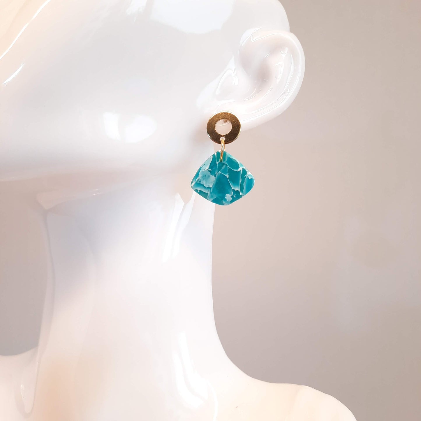 Pendientes Abanico Aguamarina con Base Dorada