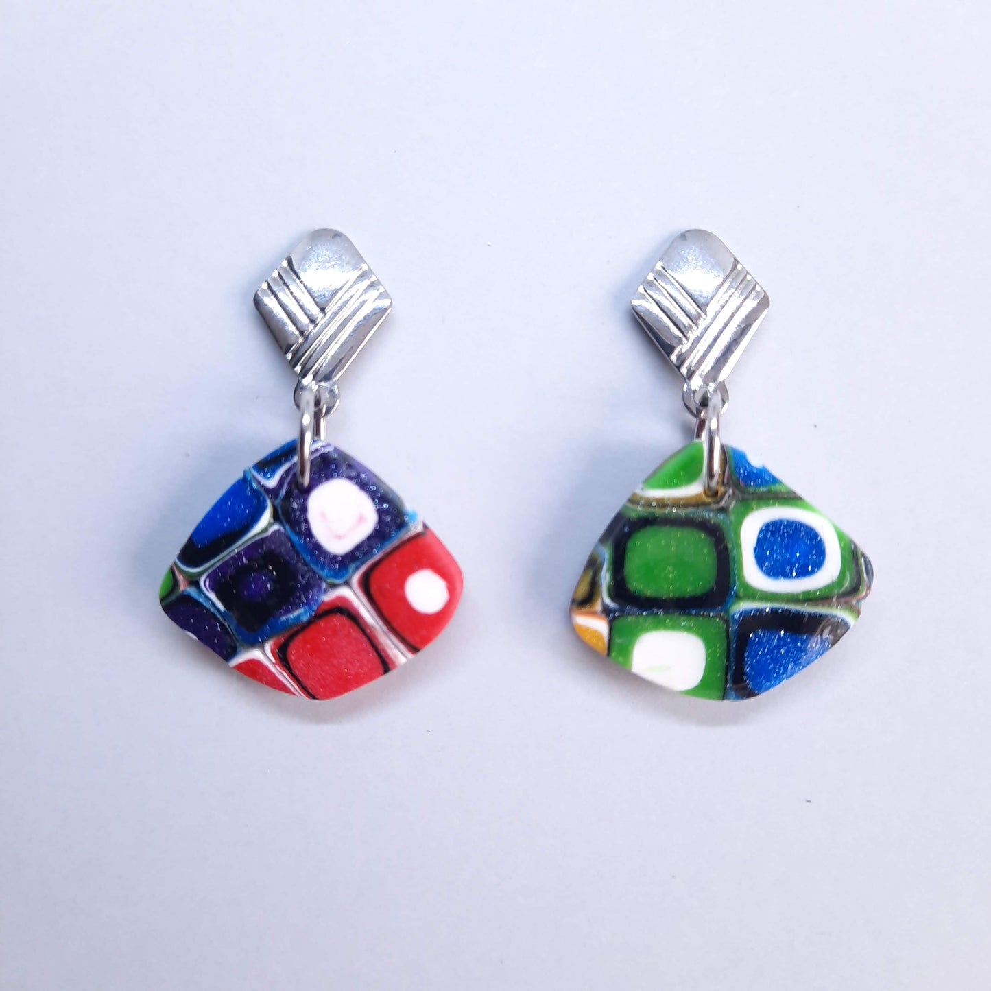 Pendientes Abanico Arcoíris con Base Acero