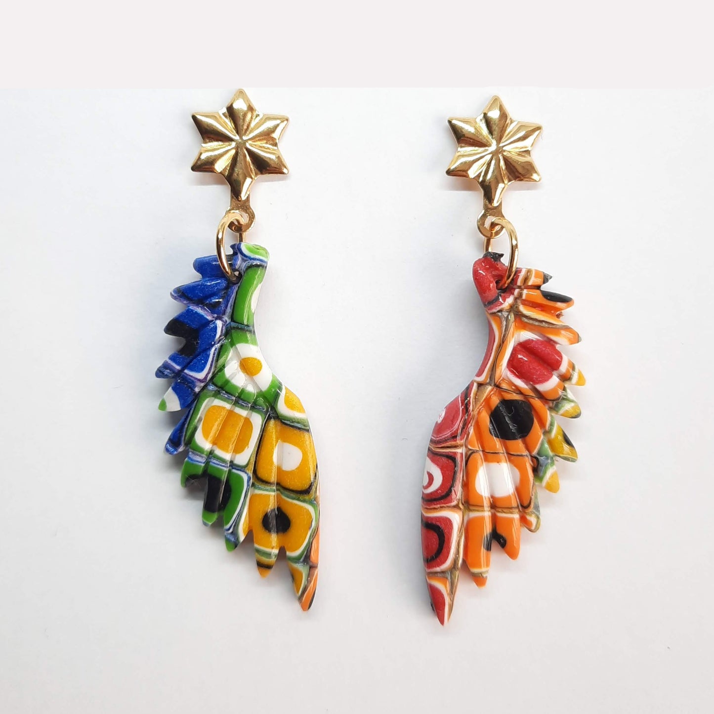 Pendientes Alas Arcoíris con Base Dorada