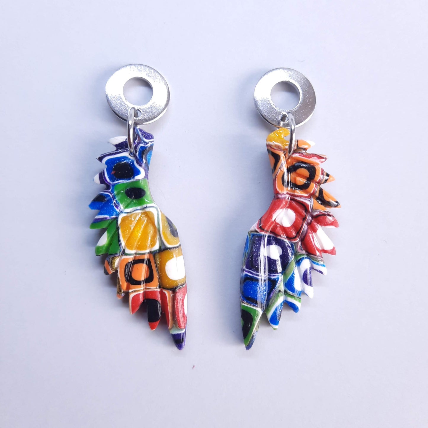 Pendientes Alas Arcoíris con Base Plateada
