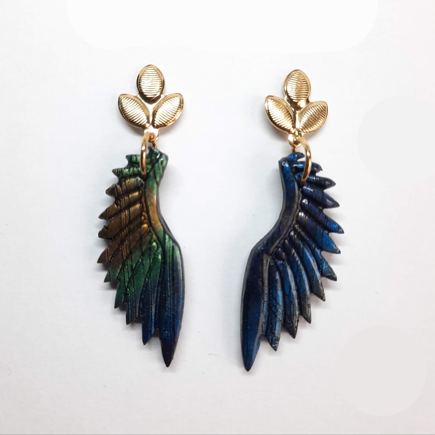 Pendientes Alas Labradorita Azul con Base Dorada