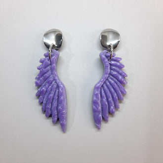 Pendientes Alas Lila con Base Plateada