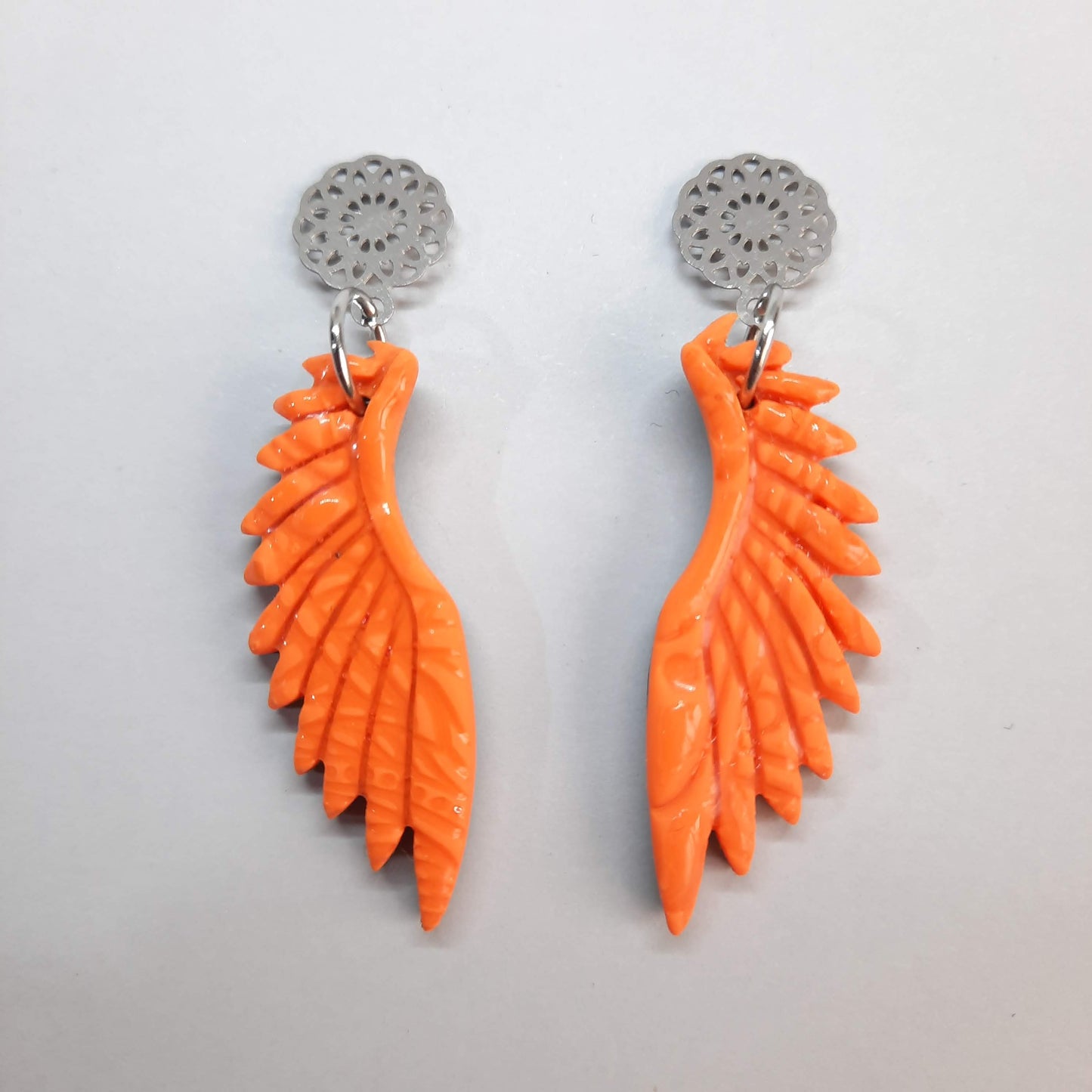 Pendientes Alas Naranja con Base Plateada