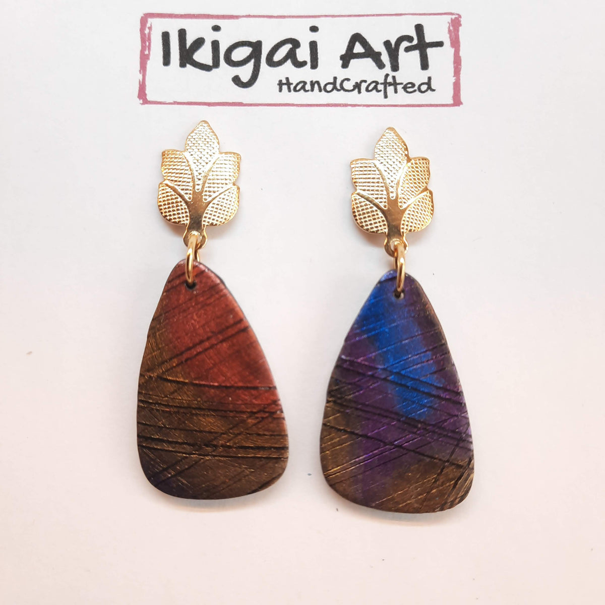 Pendientes Amor Labradorita Violeta con Base Dorada