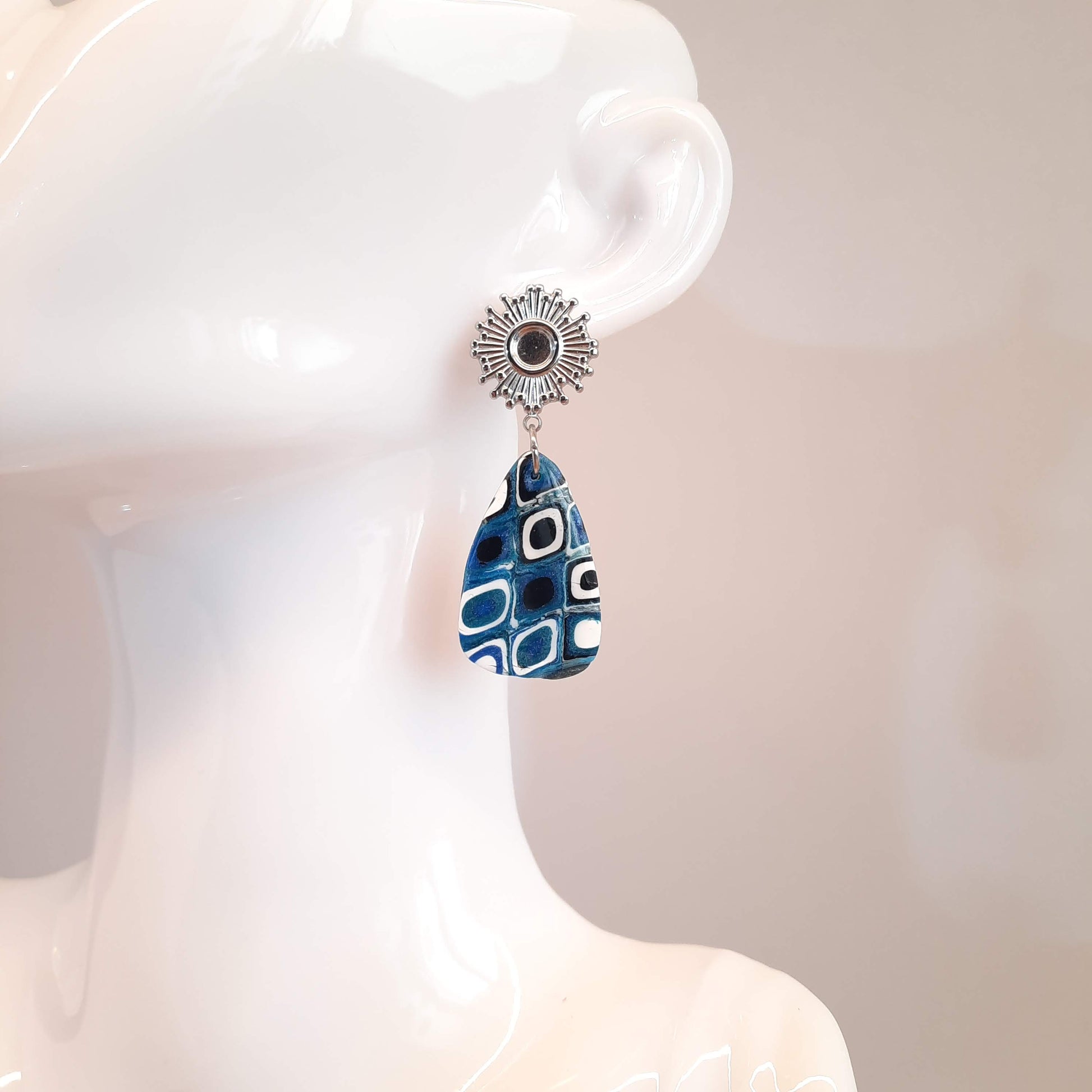 Pendientes Amor Pasión Azul Con Base Plateada