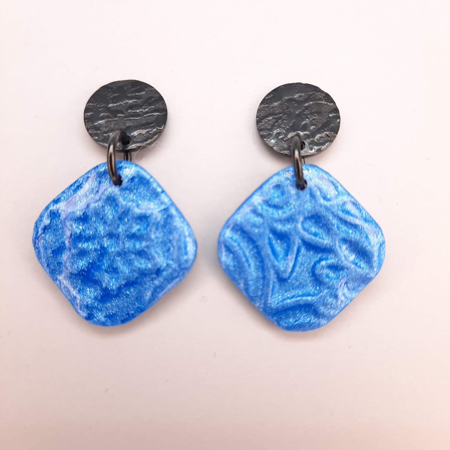 Pendientes Aura Grandes Azul con Base Negra