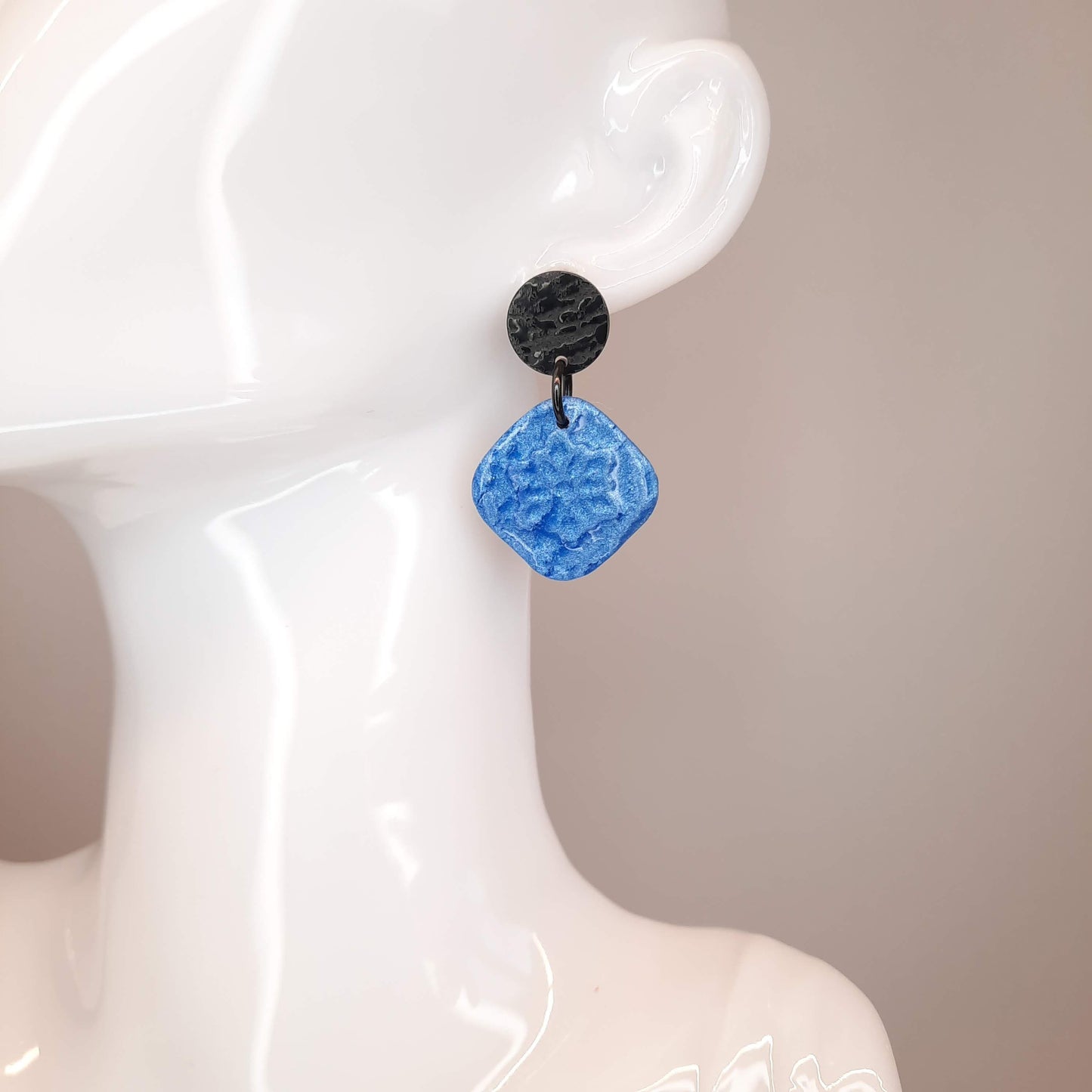 Pendientes Aura Grandes Azul con Base Negra
