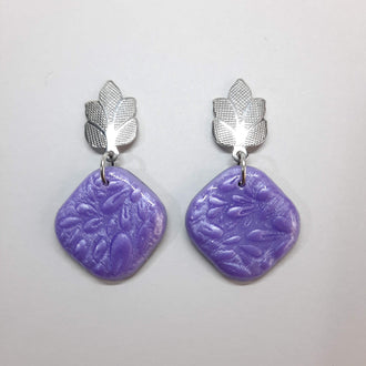 Pendientes Aura Lila con Base Plateada