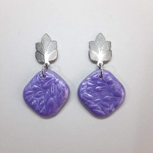 Pendientes Aura Lila con Base Plateada