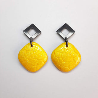 Pendientes Aura Medianos Amarillos con Base Negra