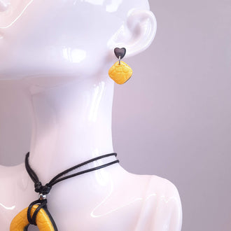 Pendientes Aura Pequeños Amarillos con Base Acero