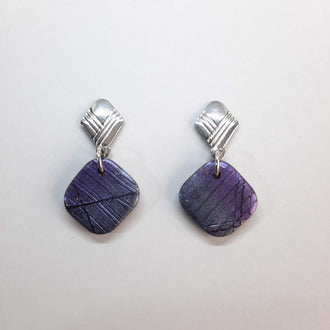 Pendientes Aura Pequeños Labradorita Violeta con Base Plateada