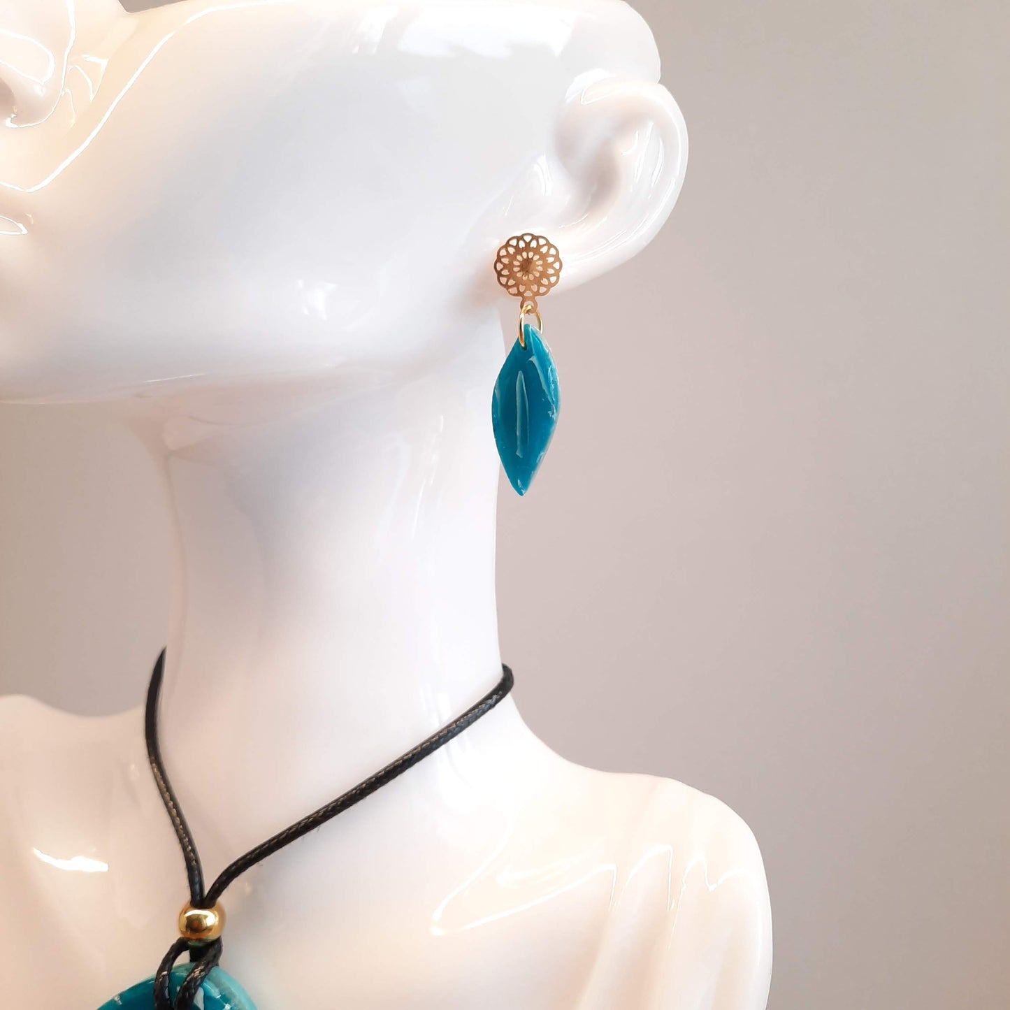 Pendientes Barcelona Aguamarina con Base Dorada