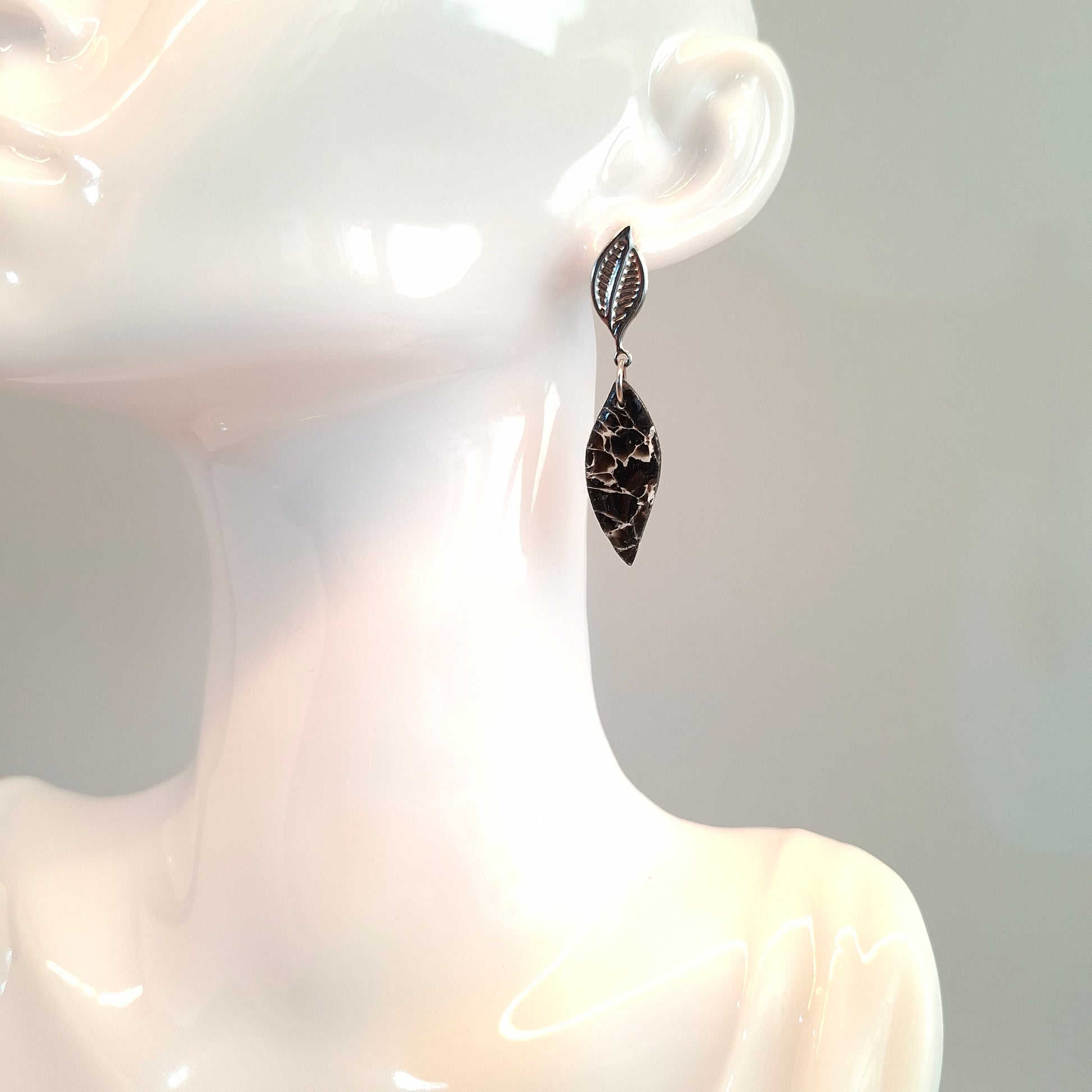 Pendientes Barcelona Negro Mármol Con Base Plateada