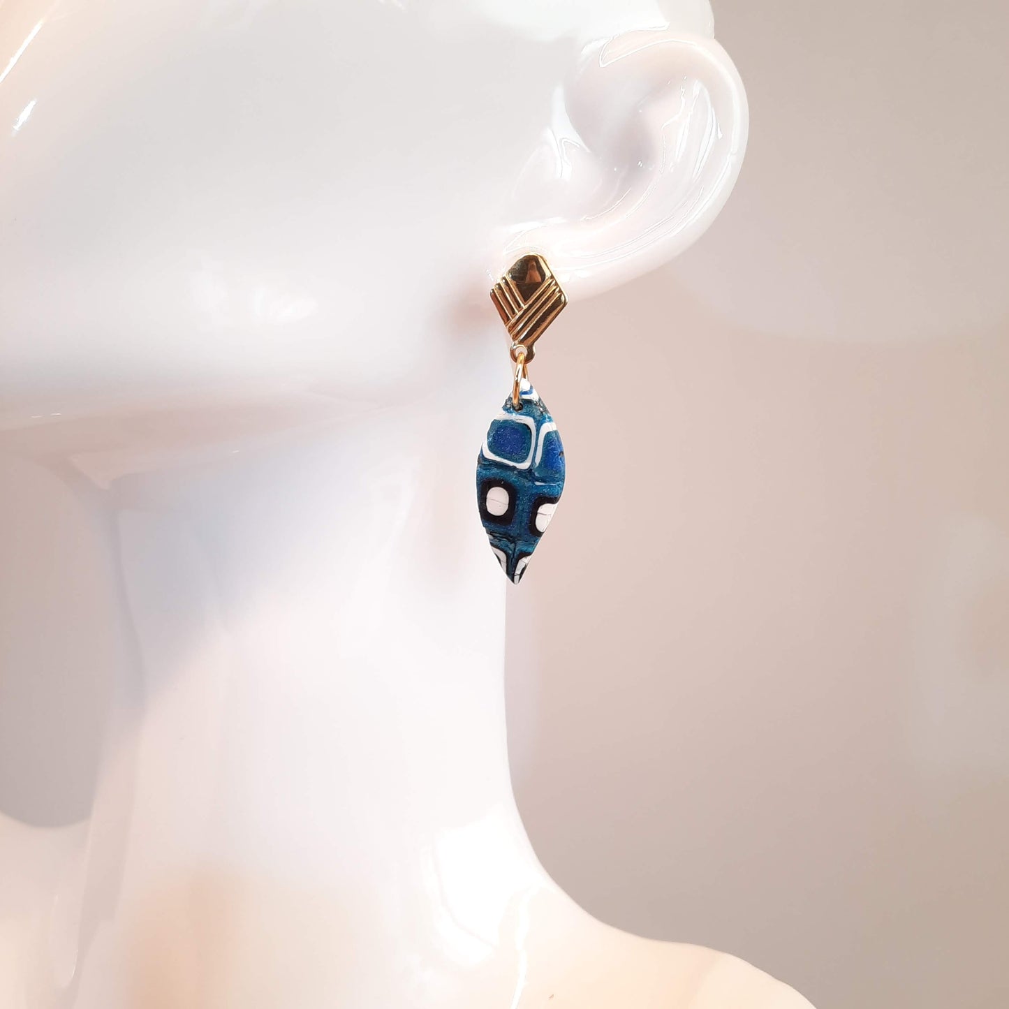 Pendientes Barcelona Pasión Azul Con Base Dorada