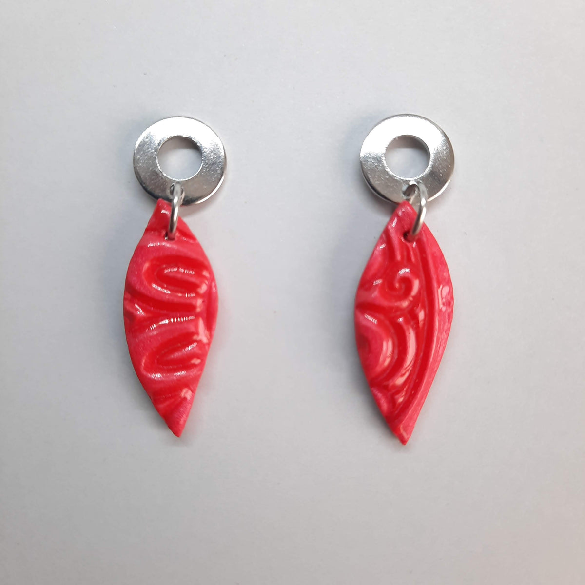 Pendientes Barcelona Rojos con Base Plateada