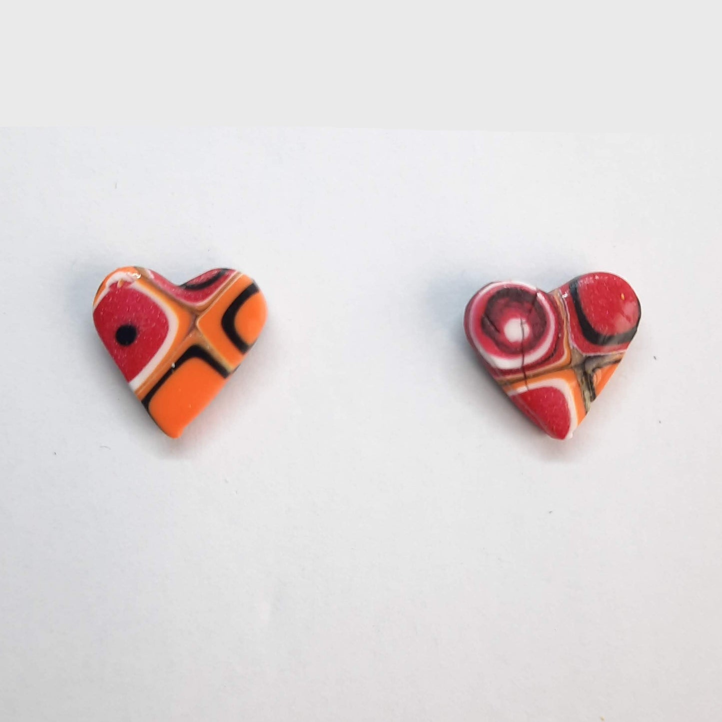 Pendientes Botón Corazón Clásico Arcoíris