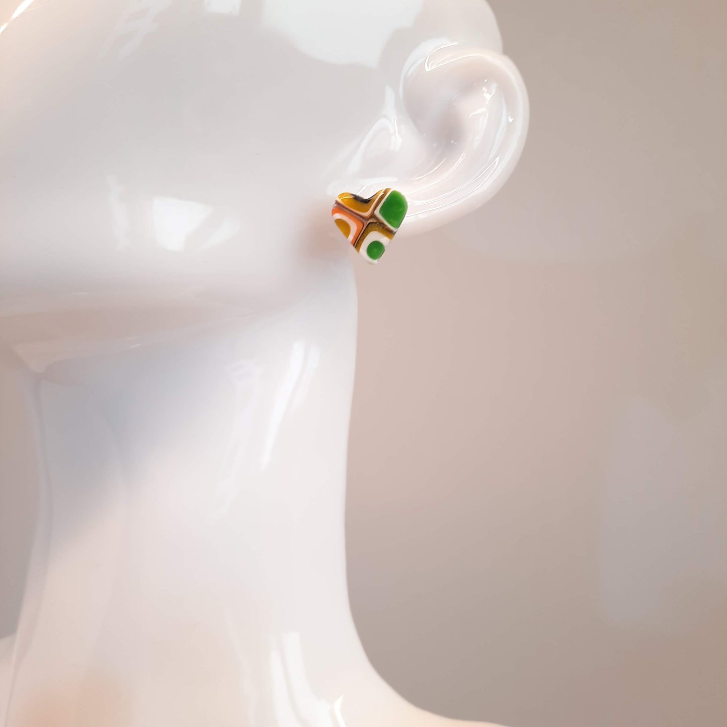 Pendientes Botón Corazón Clásico Arcoíris