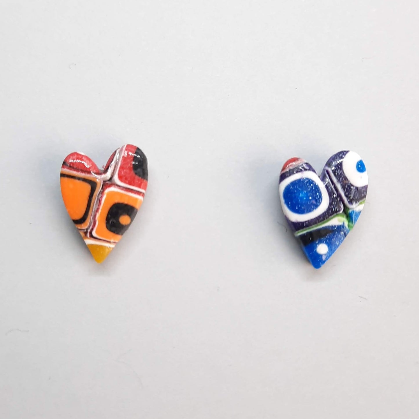 Pendientes Botón Corazón Pleno Arcoíris