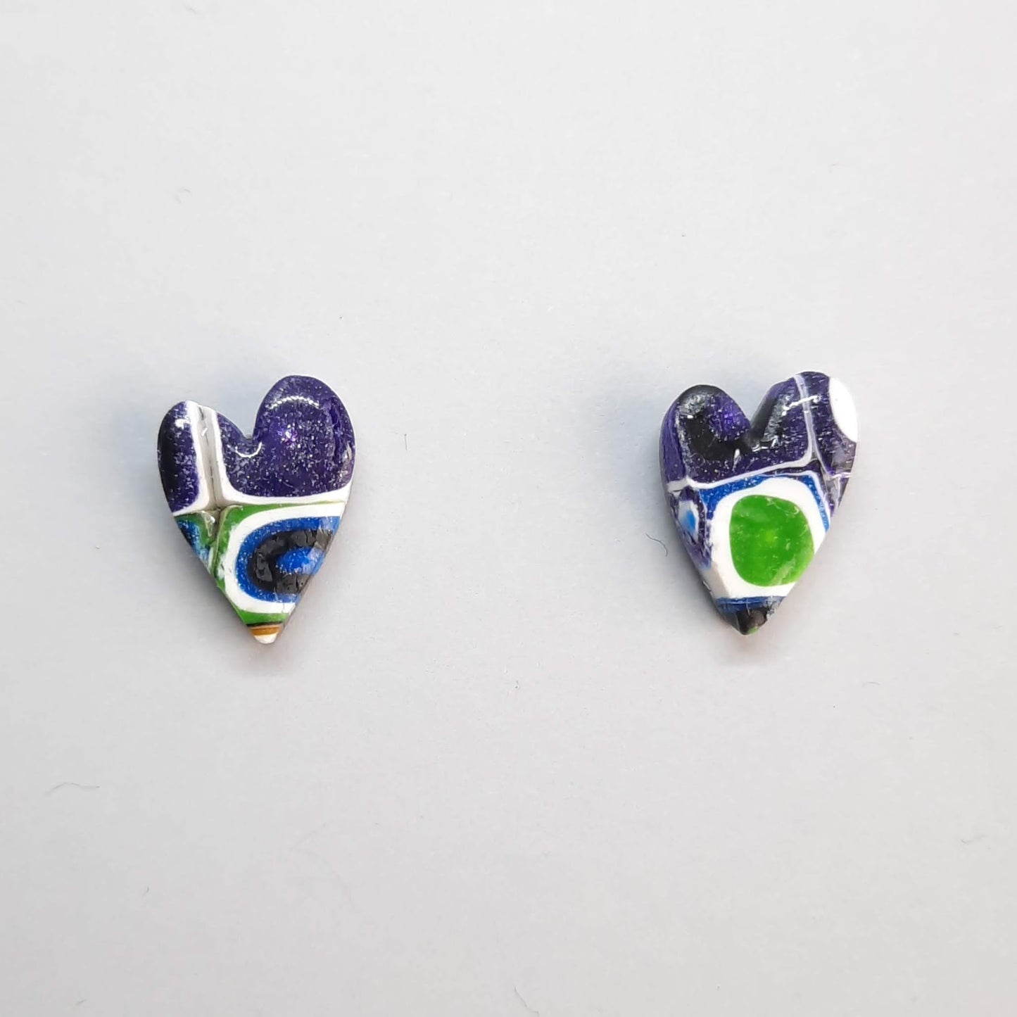 Pendientes Botón Corazón Pleno Arcoíris