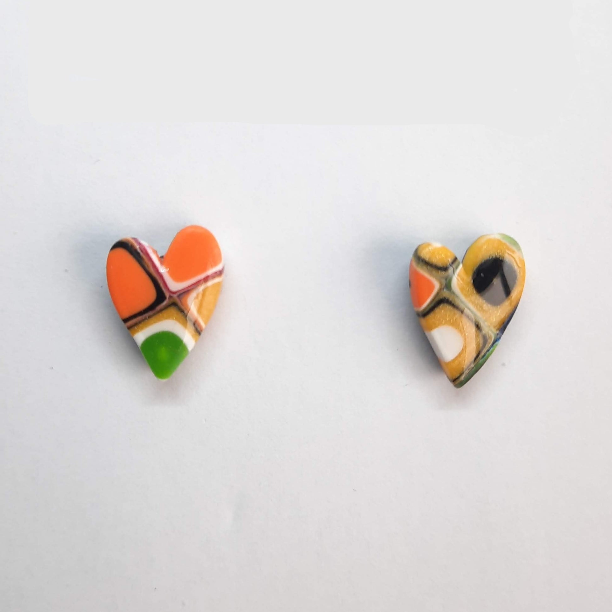 Pendientes Botón Corazón Pleno Arcoíris