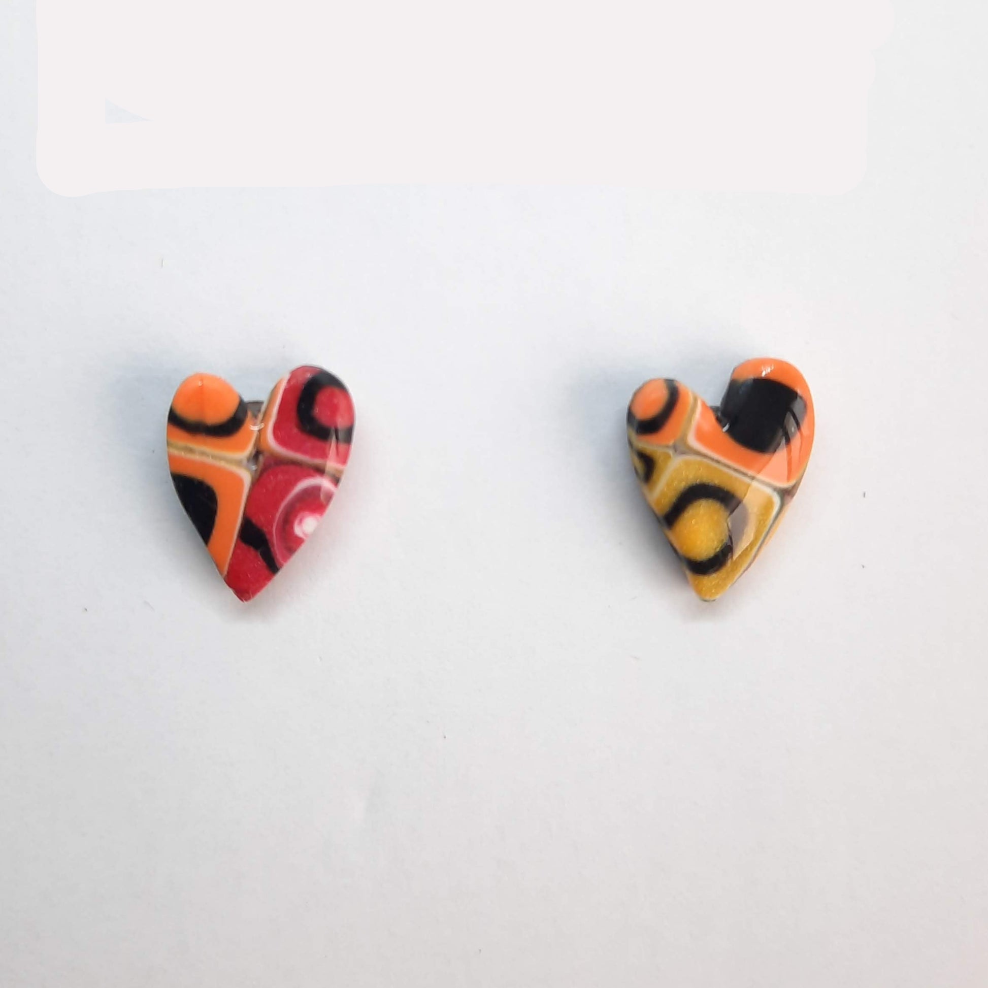 Pendientes Botón Corazón Pleno Arcoíris