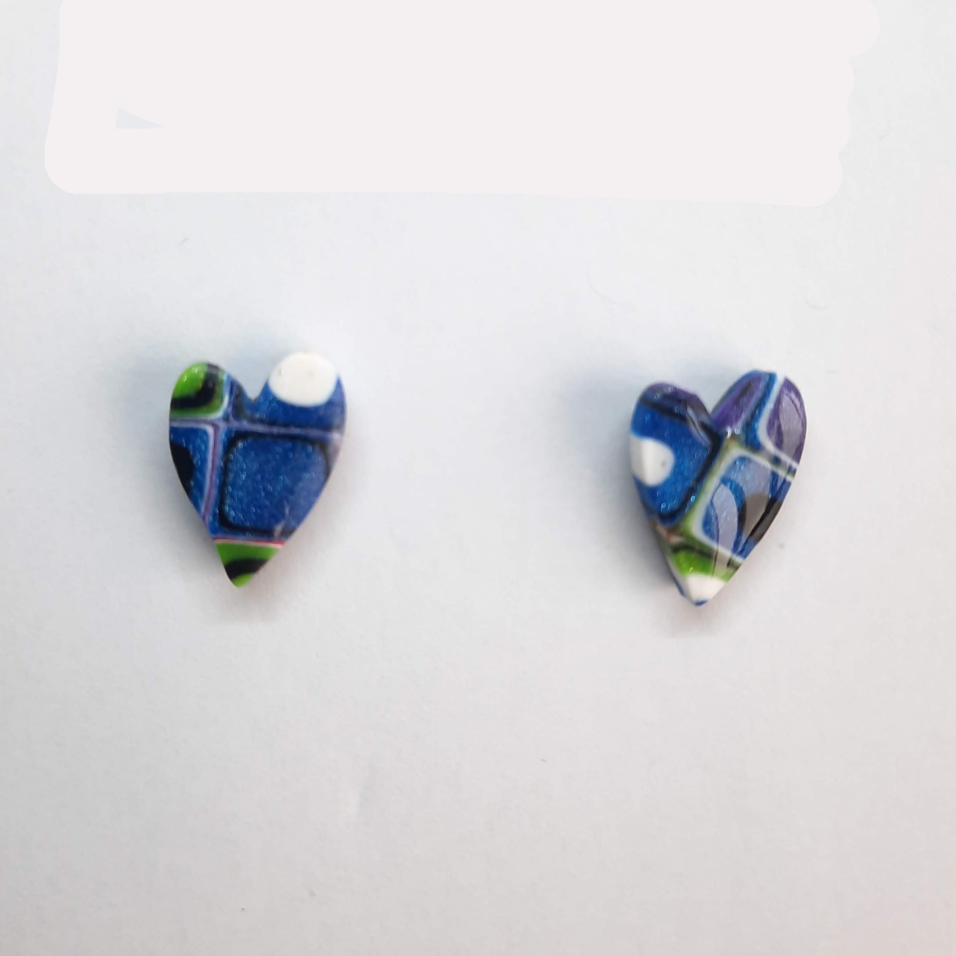 Pendientes Botón Corazón Pleno Arcoíris