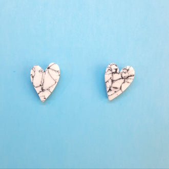 Pendientes Botón Corazón Pleno Blanco Mármol