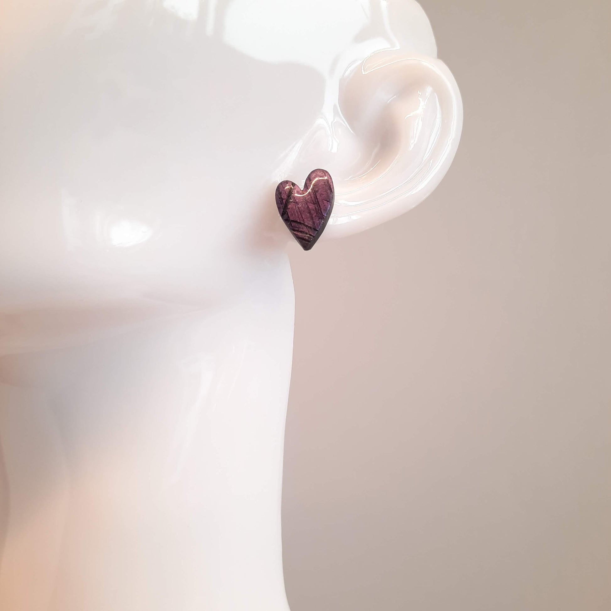 Pendientes Botón Corazón Pleno Labradorita Violeta