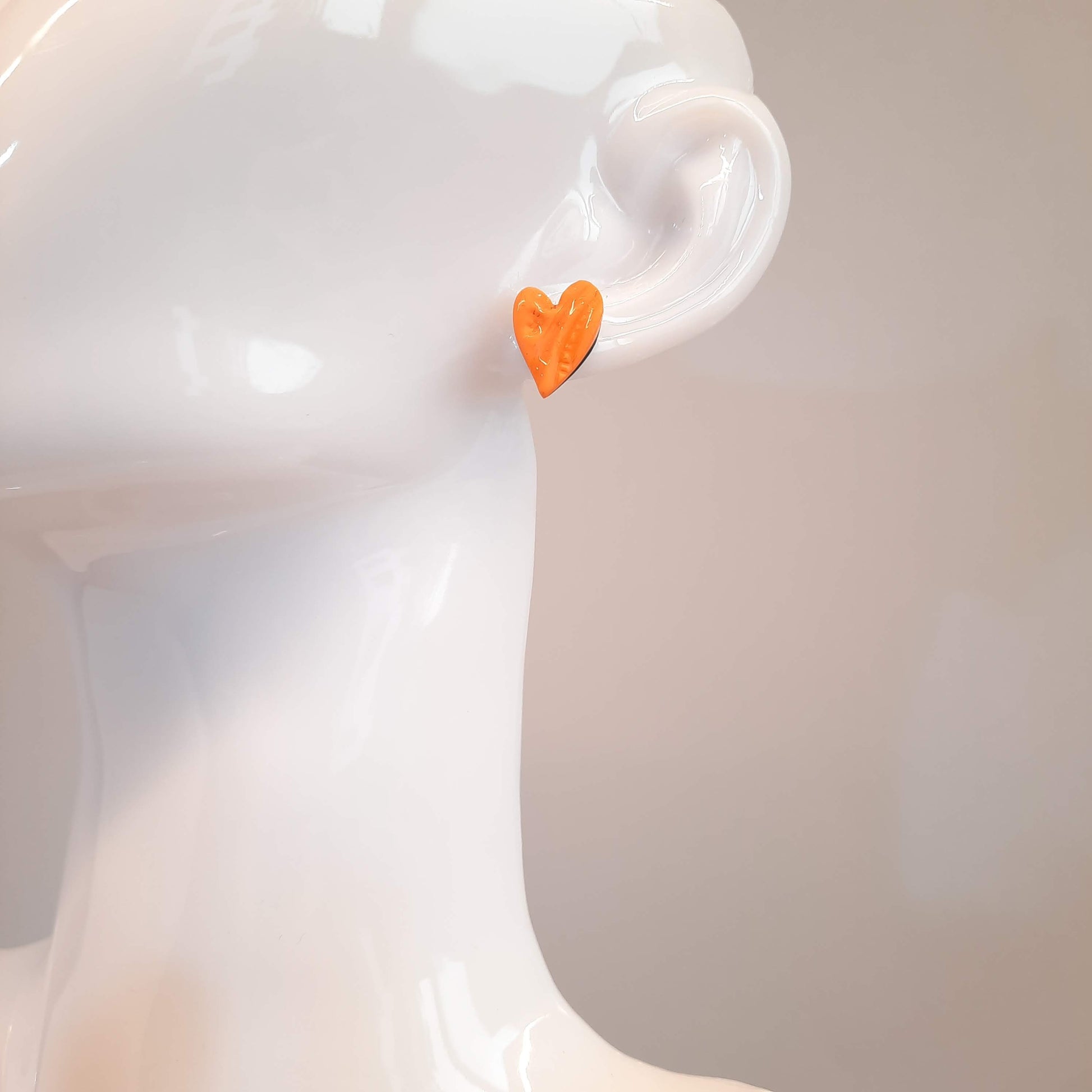 Pendientes Botón Corazón Pleno Naranja